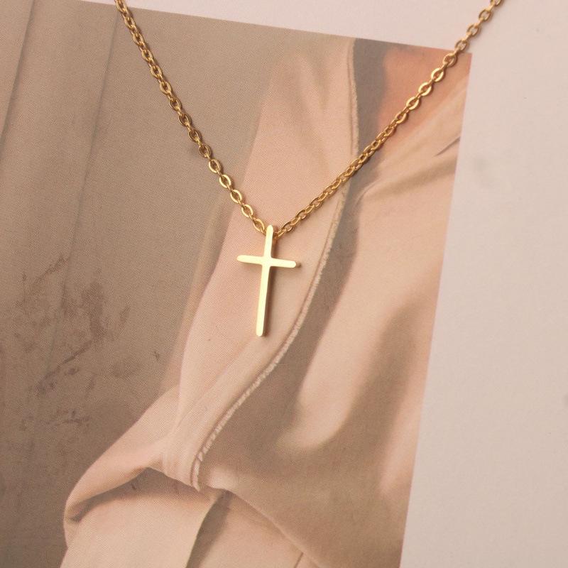 European Style Women's Stainless Steel Cross Pendant Necklace - Personalized, Versatile, Simple Polished Titanium Steel Clavicle Chain