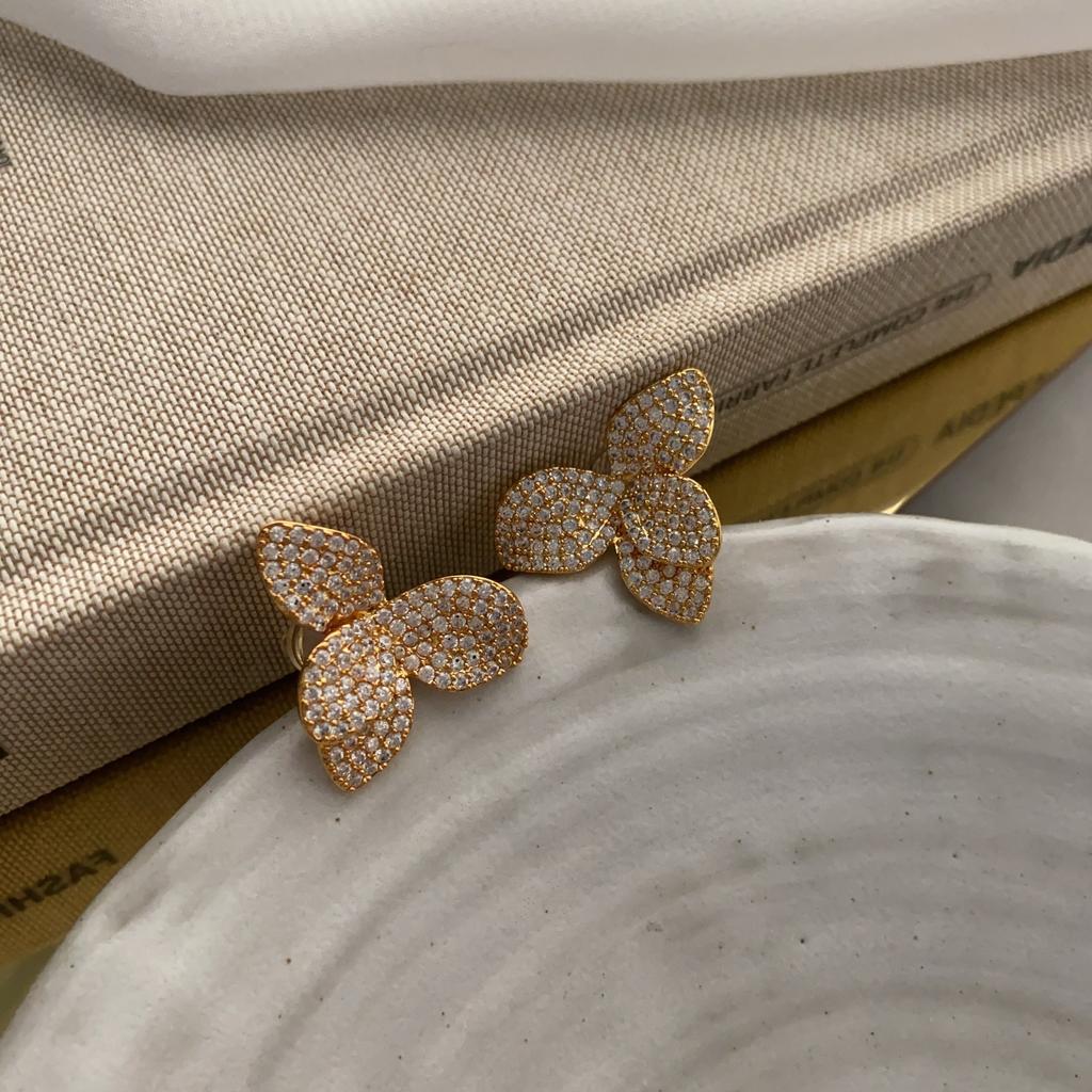 Unique Design Temperament Light Luxury Micro Diamond Petal Earrings Design High-End Earrings Stud Earrings