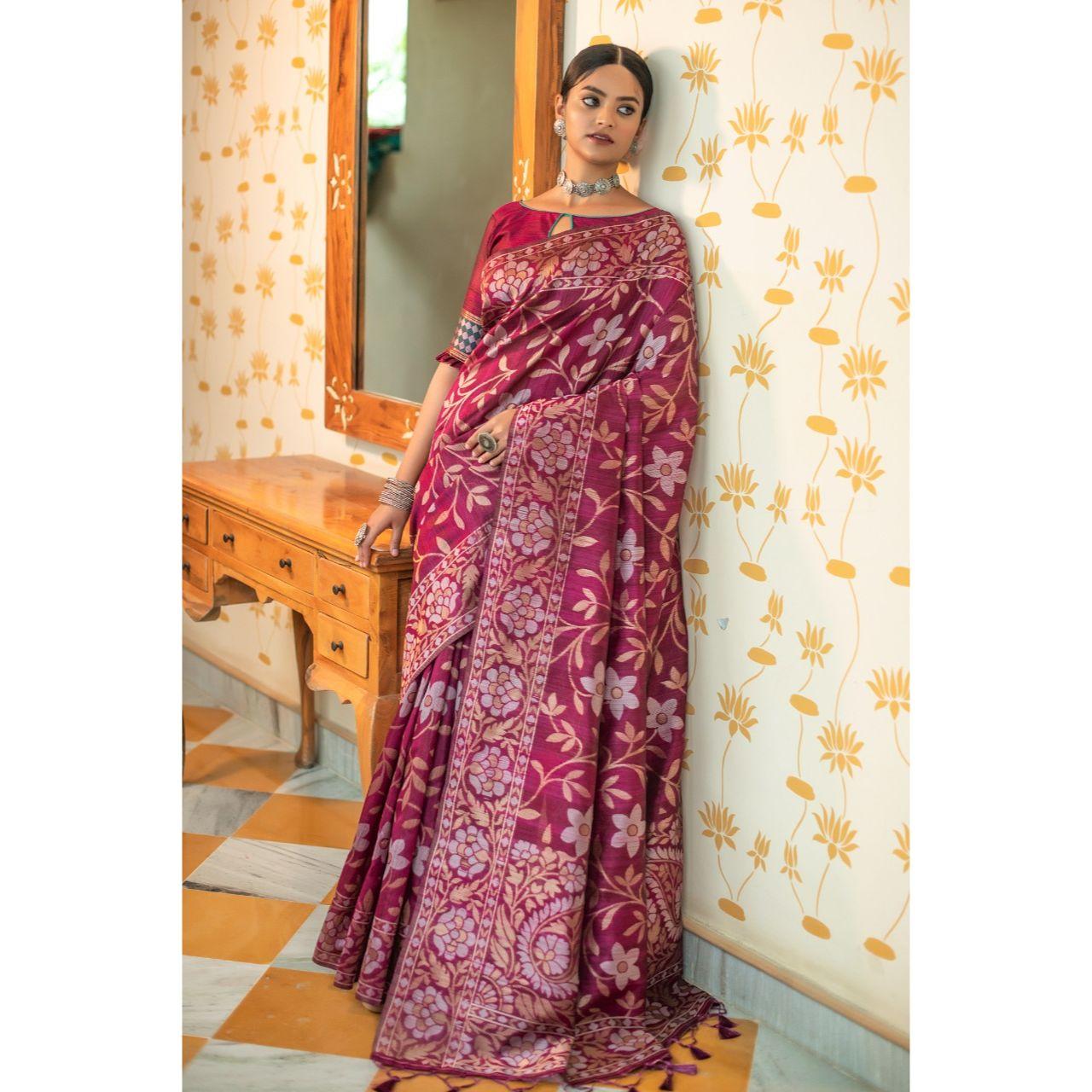 

Мягкое льняное шелковое сари с красивой тканой каймой зари и зари-паллу с необычными кисточками и блузкой для бега.