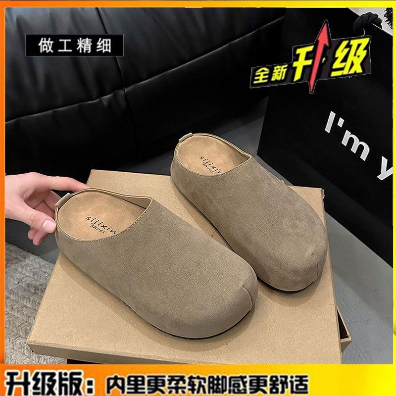 Damväska i läder med tjocksula och haltofflor, bärande nya vår- och sommarskor för damer, lata enskor