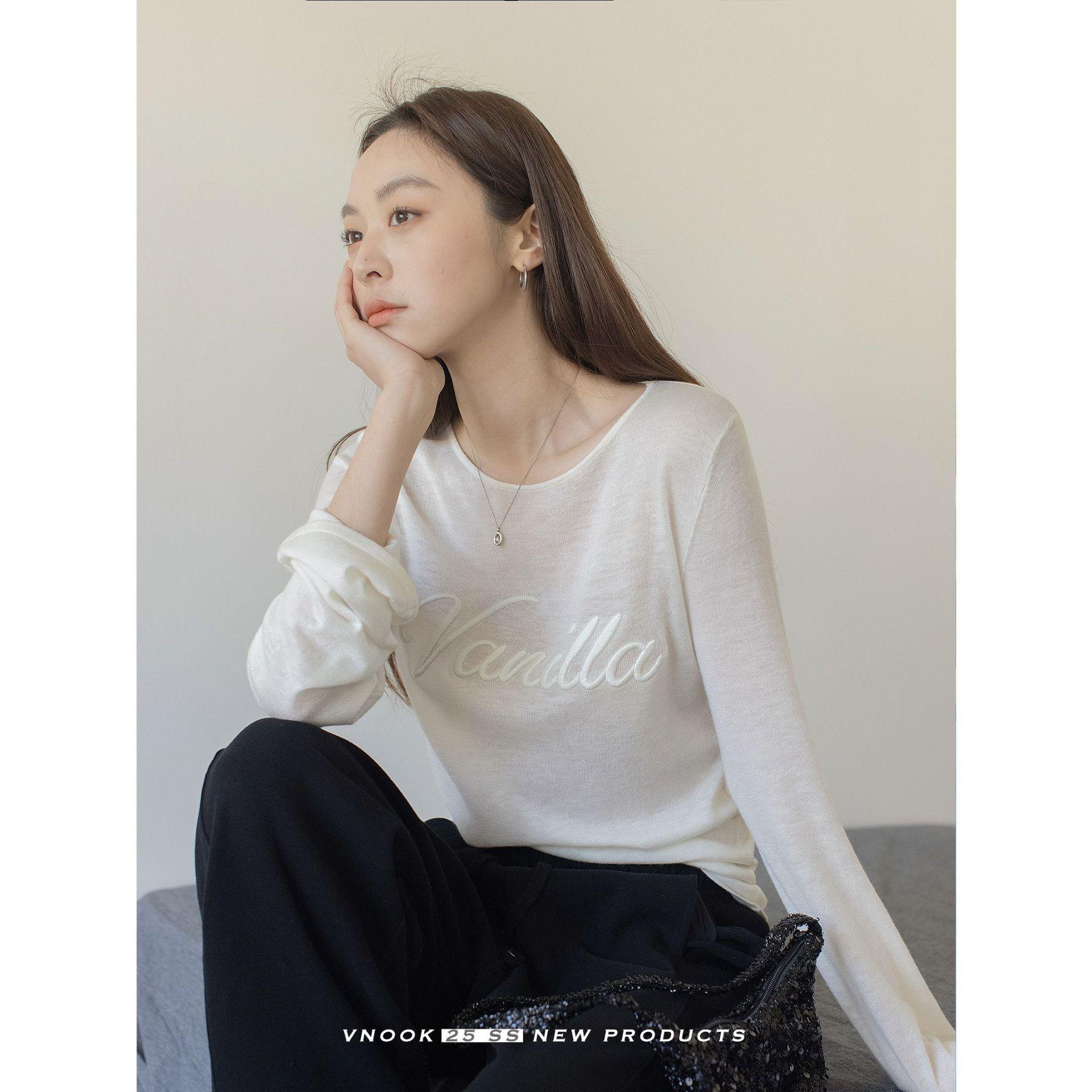 Women s Embroidered Bell Sleeve Knit Top - Round Neck, Spring/Summer Thin Layer Large