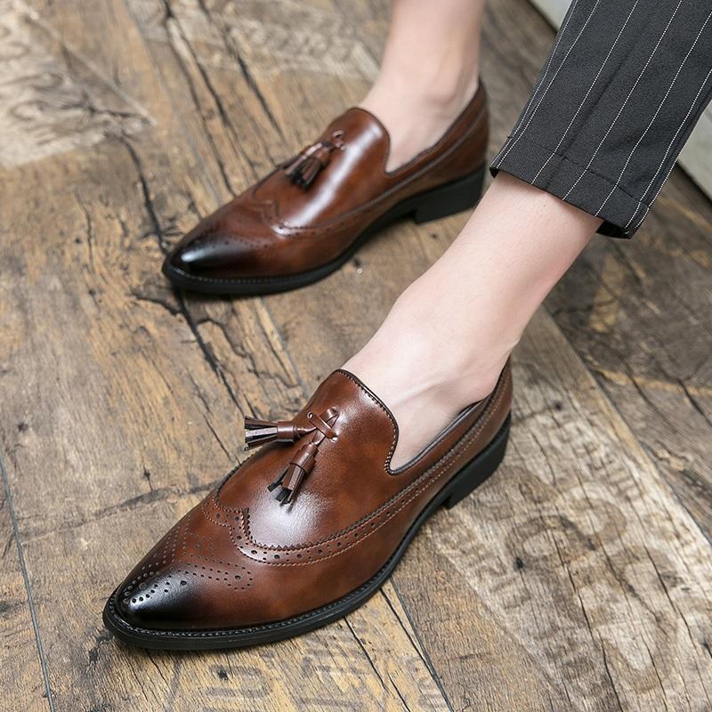 Fashion Patent Leather Shoes Men Pointed Tassels Casual Formal Brogues Loafers Wedding Dress Footwear Sapatos Tenis Masculino