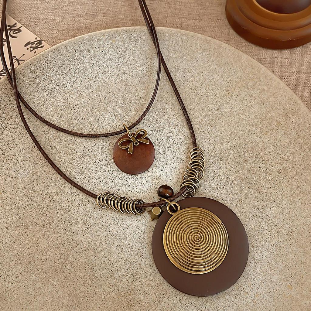 2025 Bohemian Ethnic Choker: Light Luxury Clavicle Necklace for Women