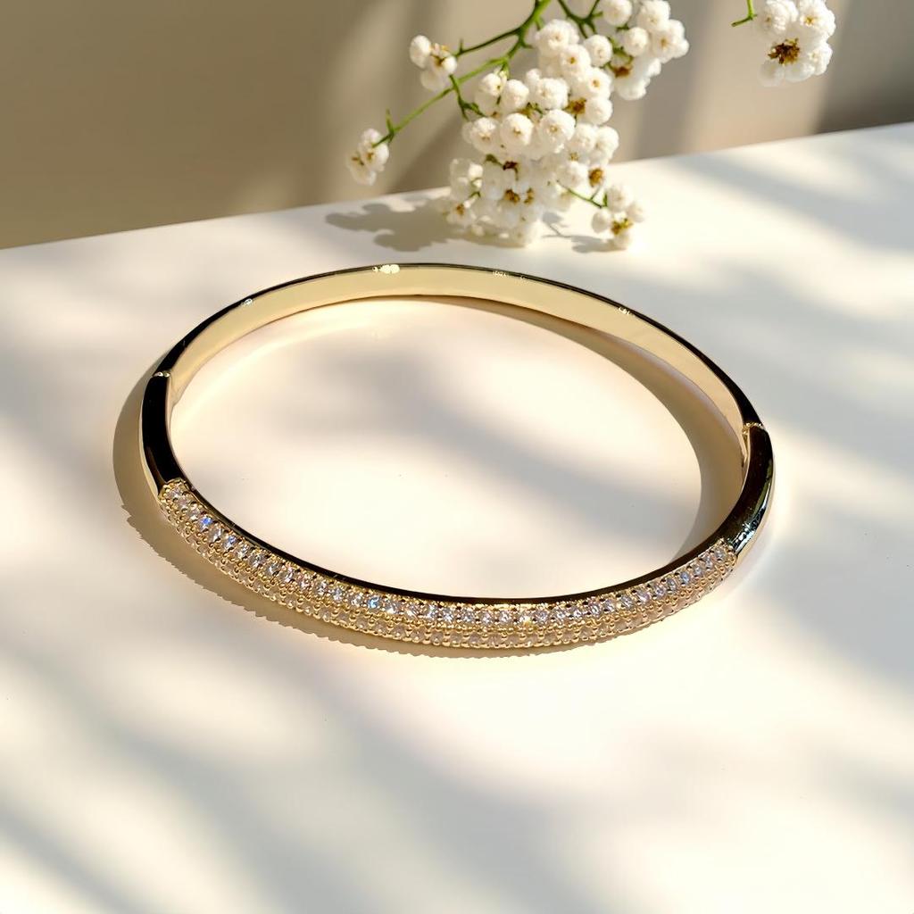 Luxurious Zirconia Crystal Bracelet: Shiny, High-End, Versatile, and Stylish Hand Jewelry