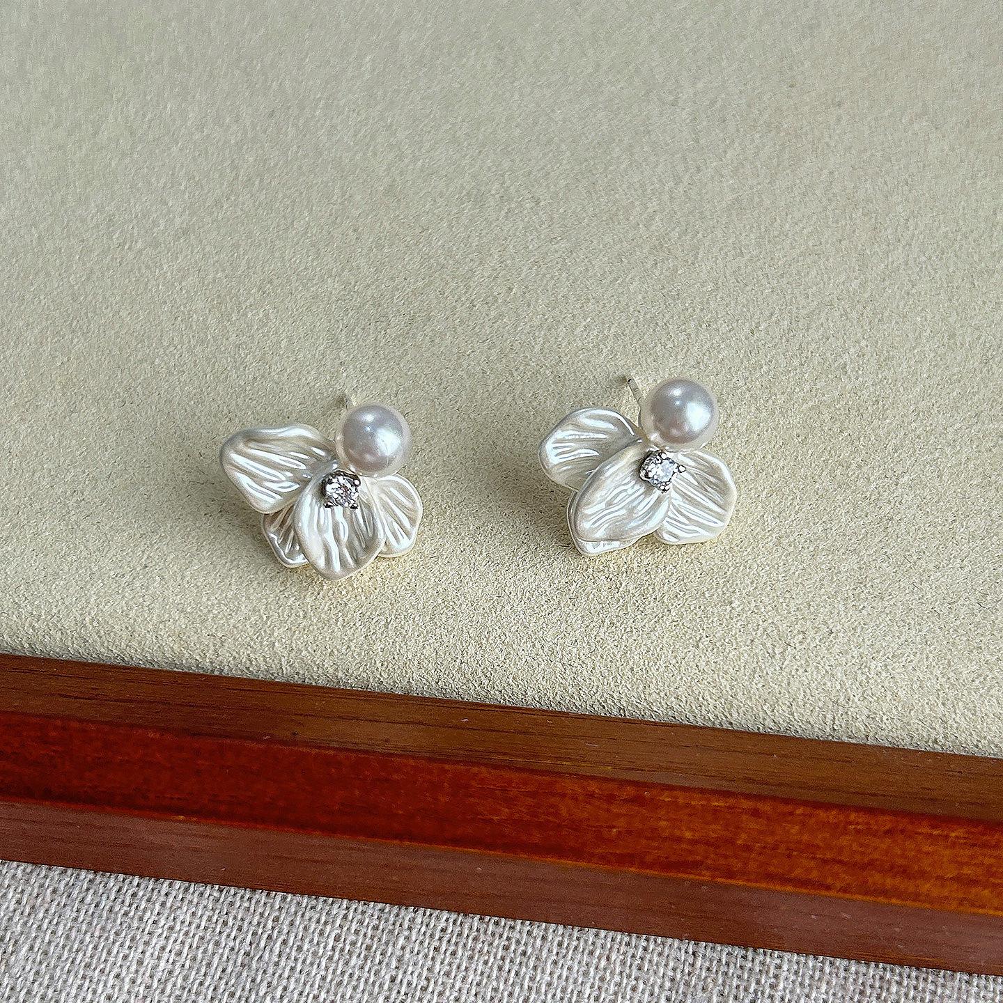 French Gentle Vintage Flower Stud Earrings Women s Pearl Earrings Earrings