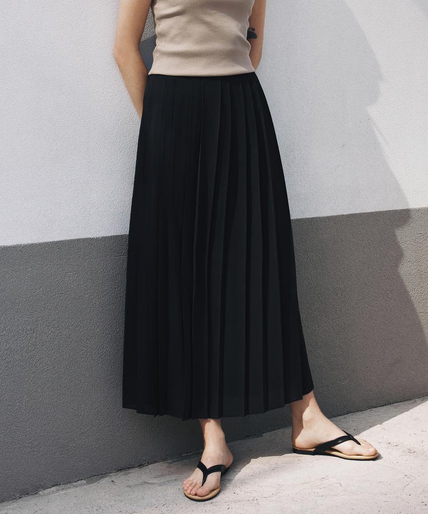 Aesmoeo Jane Pleated Skirt (Black)