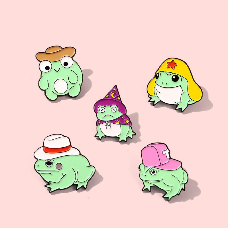 Eye-catching Alloy Frog Brooch Pin For Unisex Fashion With Distinctive Five-pointed Hat Style