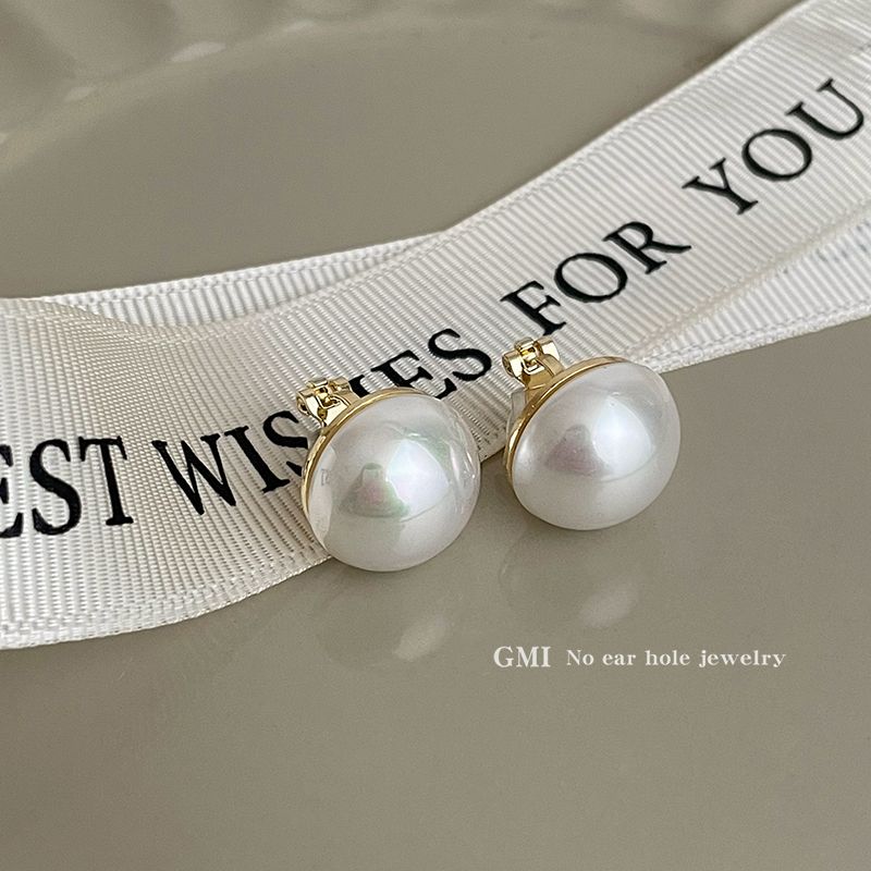 

GMI Exaggerated Ear Clip Retro Triangle Big Pearl Colorful Pearl Triangle Ear Clip