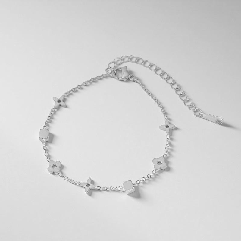 

Luxury Titanium Steel Four-Leaf Clover Necklace for Women – Trendy Square Design Clavicle Chain Set