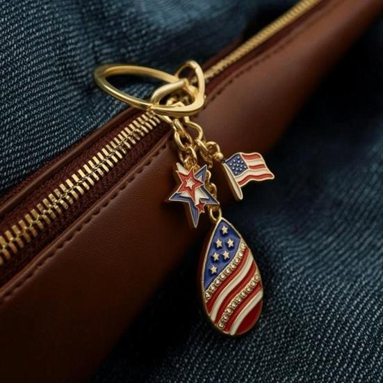 Independence Day Keychain Pendant, Enamel Zinc Alloy Key Holder with USA Letters Stars Hearts Patriotic Design, American Flag Accessory