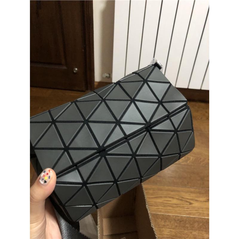 Women's Geometric Diamond Pattern Round Crossbody & Waist Bag