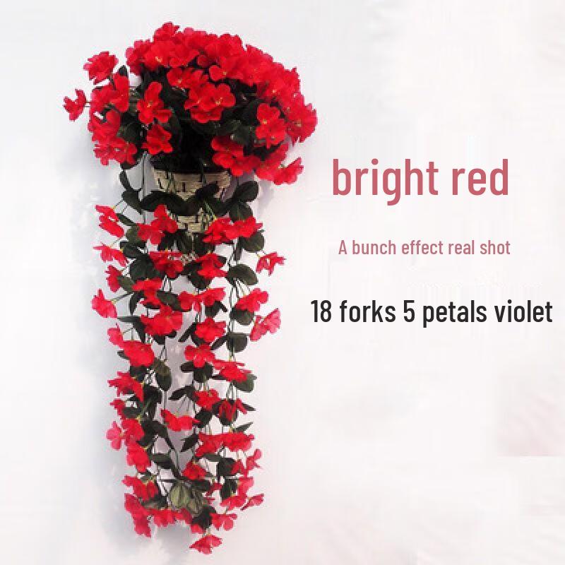 Искусственная гирлянда из фиолетовых цветов