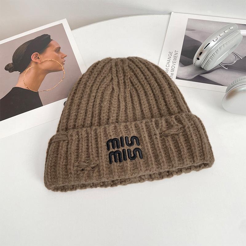 The Large Head Girdle Warm Ear Protecting Knitted Cap Is Fashionable and Versatile Making Your Face Look Good. The Small Woolen Cap Keeps You Warm