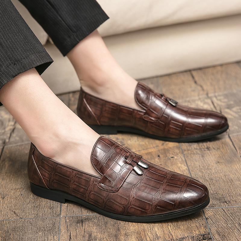Fashion Tassel Loafers Slip-on Fashion High-quality Moccasin Men Shoes Brand Leather Shoes British Style Popular Casual Shoes Thick Sole