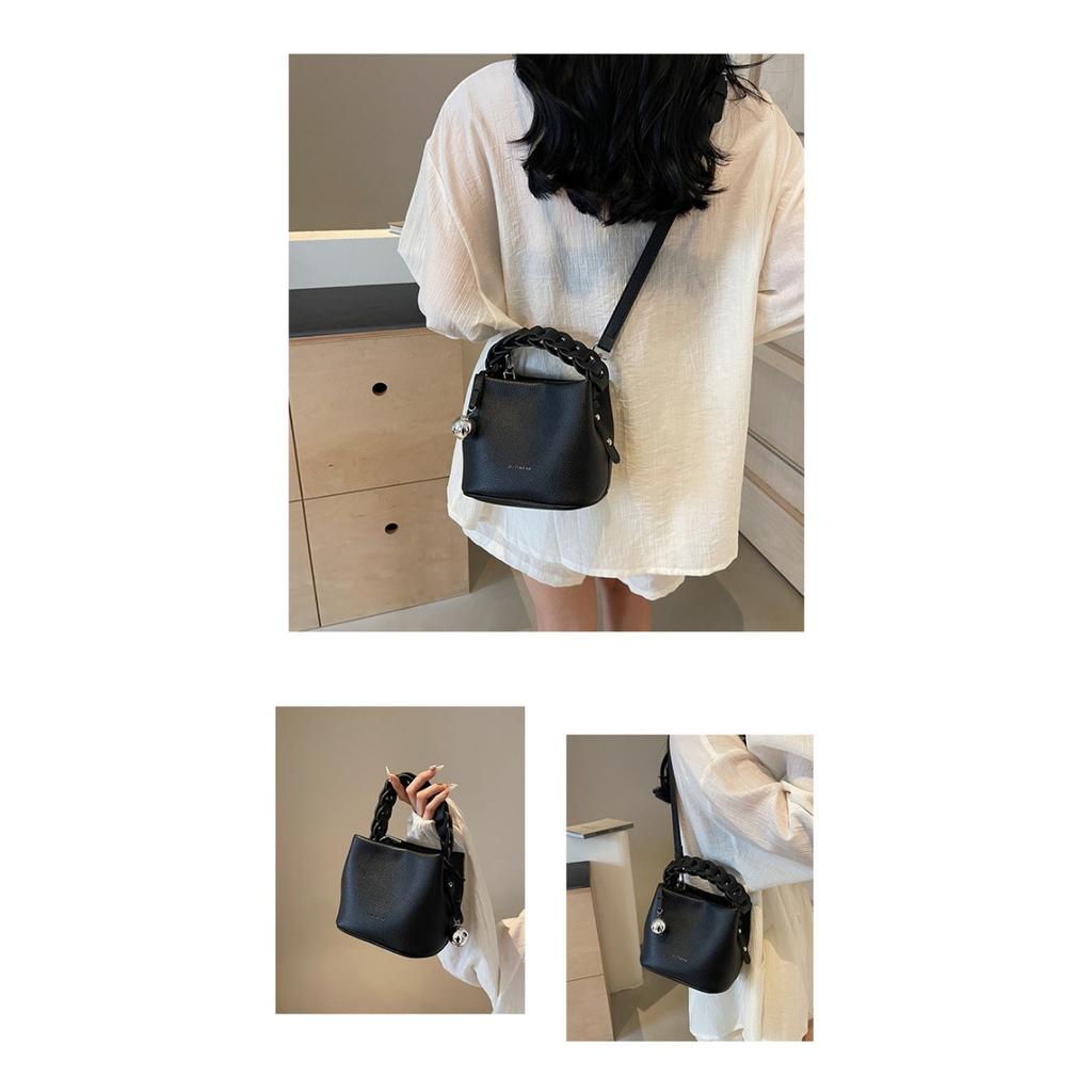 Ladies' Elegant Woven Bucket Bag Crossbody Bag - Detachable Shoulder Strap, Magnetic Buckle Design, Large Capacity Handbag