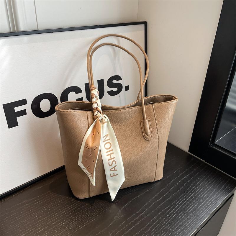 Large-capacity Women's Bags, New Fashionable Texture, Single Shoulder Solid Color Women's Bags, Simple Tote Bags, Commuter Bags, Free Silk.