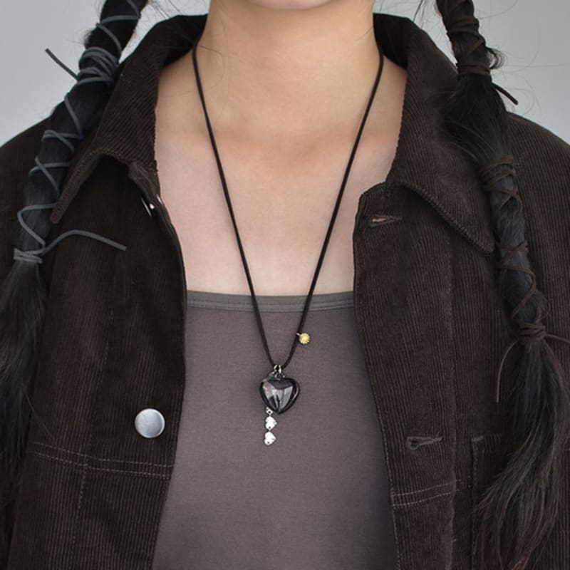 

odds&ends black heart string necklace (charcoal, deep brown) Deep brown