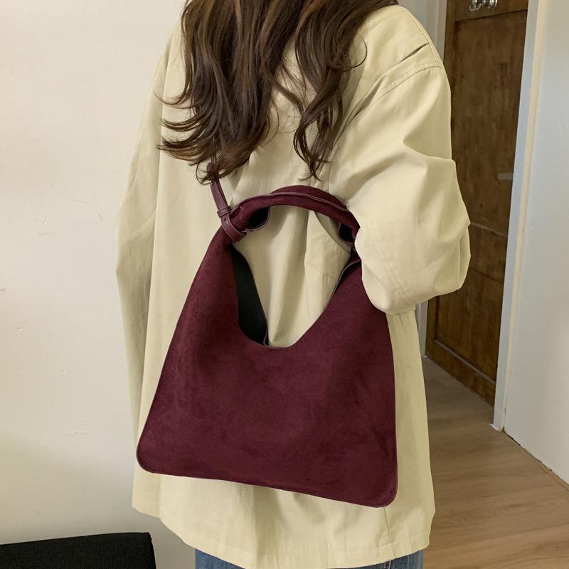 Retro Casual Underarm Bag Women 2025 Autumn and Winter New Fashion Matte Dumpling Bag Korean Version Niche Design High Sense