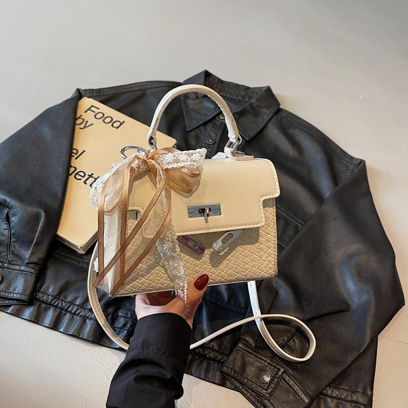 Small bag women's new niche fashion shoulder messenger bag casual portable small square bag