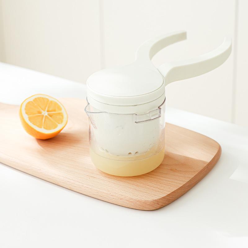 Compact Manual Juicer: Portable Fruit Squeezer & Pulp Separator