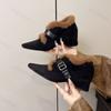 Chaussures pour femmes grande taille à talon moyen Hiver Nouvelle boucle de ceinture Chaussures confortables en coton Extérieur Antidérapant Chaussures chaudes à bout pointu en peluche