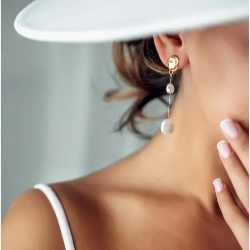 Elegant Asymmetrical Baroque Pearl Stud Earrings for Ladies and Girls Personality Irregular Jewelry Party Gifts