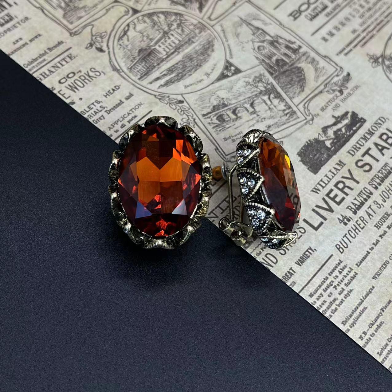 

Винтажные серьги-пусеты с кристаллами и стразами - Европейский и американский стиль