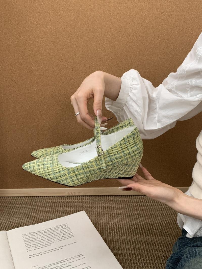 

Pointed Mary Jane high heels temperament single shoes women s 2025 new spring and autumn one-word buckle light mouth shoes wedge heel shoes 39 зелёный