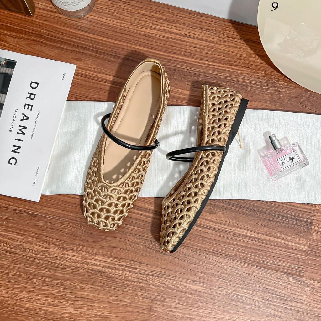 Grape mother summer new hollow design high sense woven flats 2025 French light luxury sandals women's summer