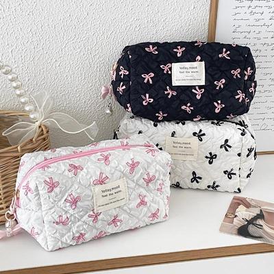Módny štvorcový dámsky clutch taštička na make-up prenosná roztomilá dámska kozmetická toaletná taštička kabelka so zipsom s potlačou mašle