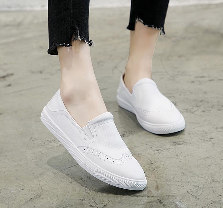 Dámské bílé mokasíny z hovězí kůže: Všestranné kožené nazouvací boty pro jaro/léto 2025