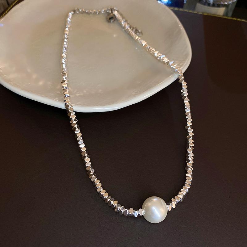 Butterfly Irregular Pearl Necklace Medieval Vintage Temperament Collarbone Chain Versatile High-end Jewelry