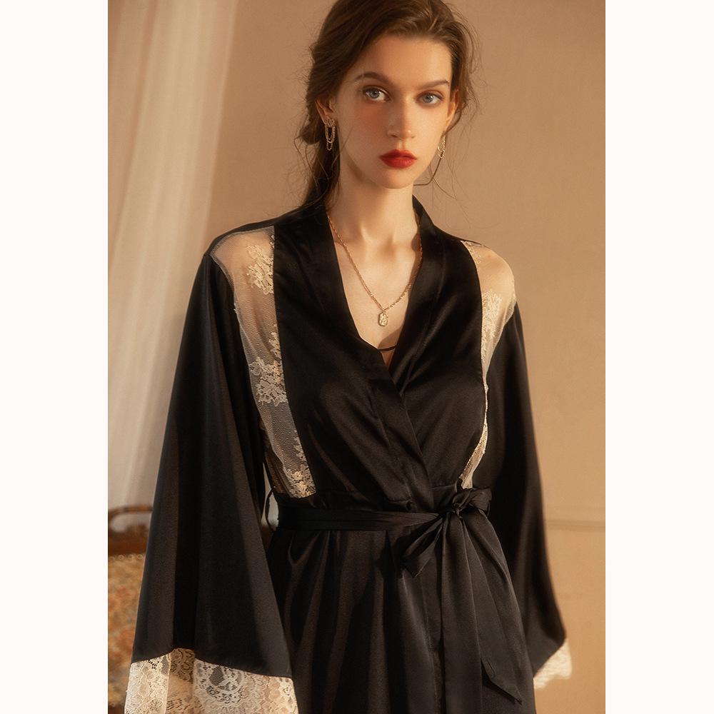 

Элегантная ночная сорочка из ледяного шелка с жемчужным кружевом и нагрудными вкладышами One Size (up to 145 pounds)