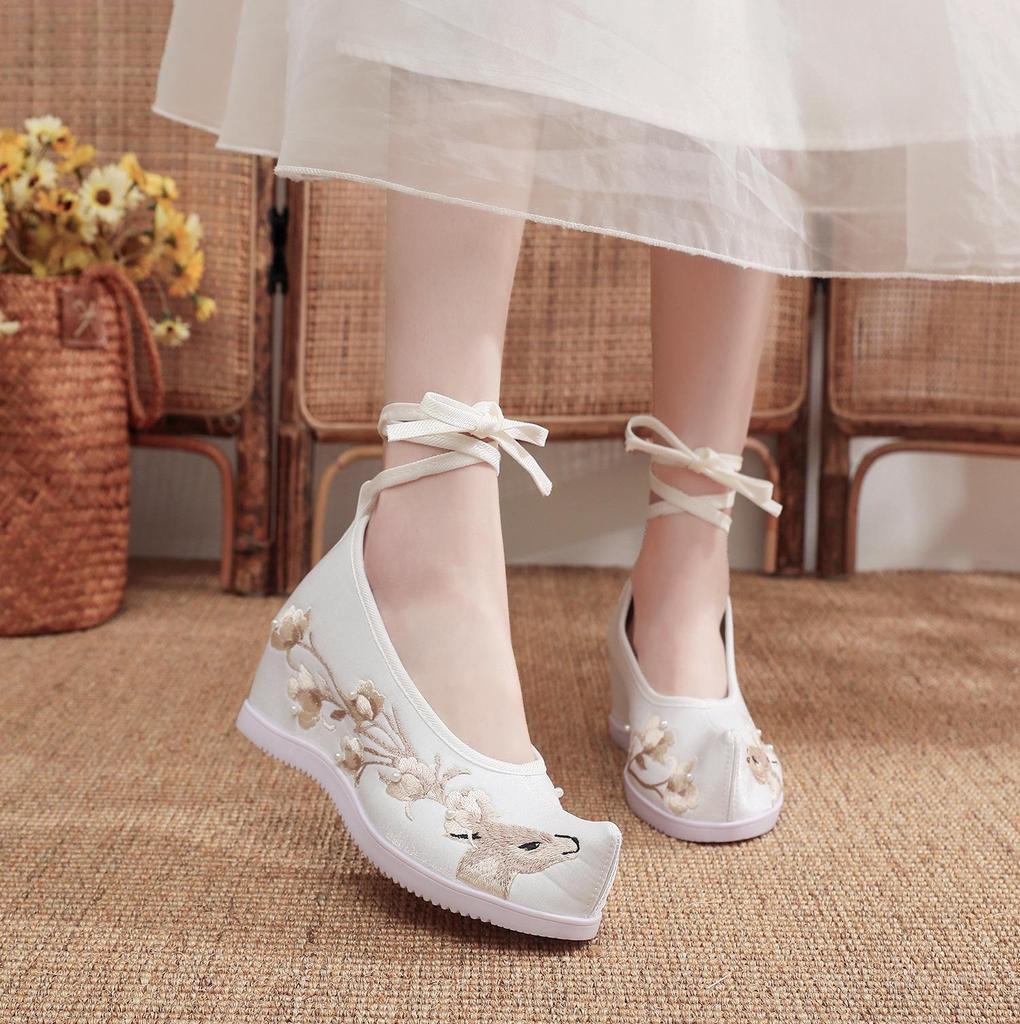 Bestickte Hanfu High Heels & Ballerinas: Traditionelle Sommerschuhe für Damen