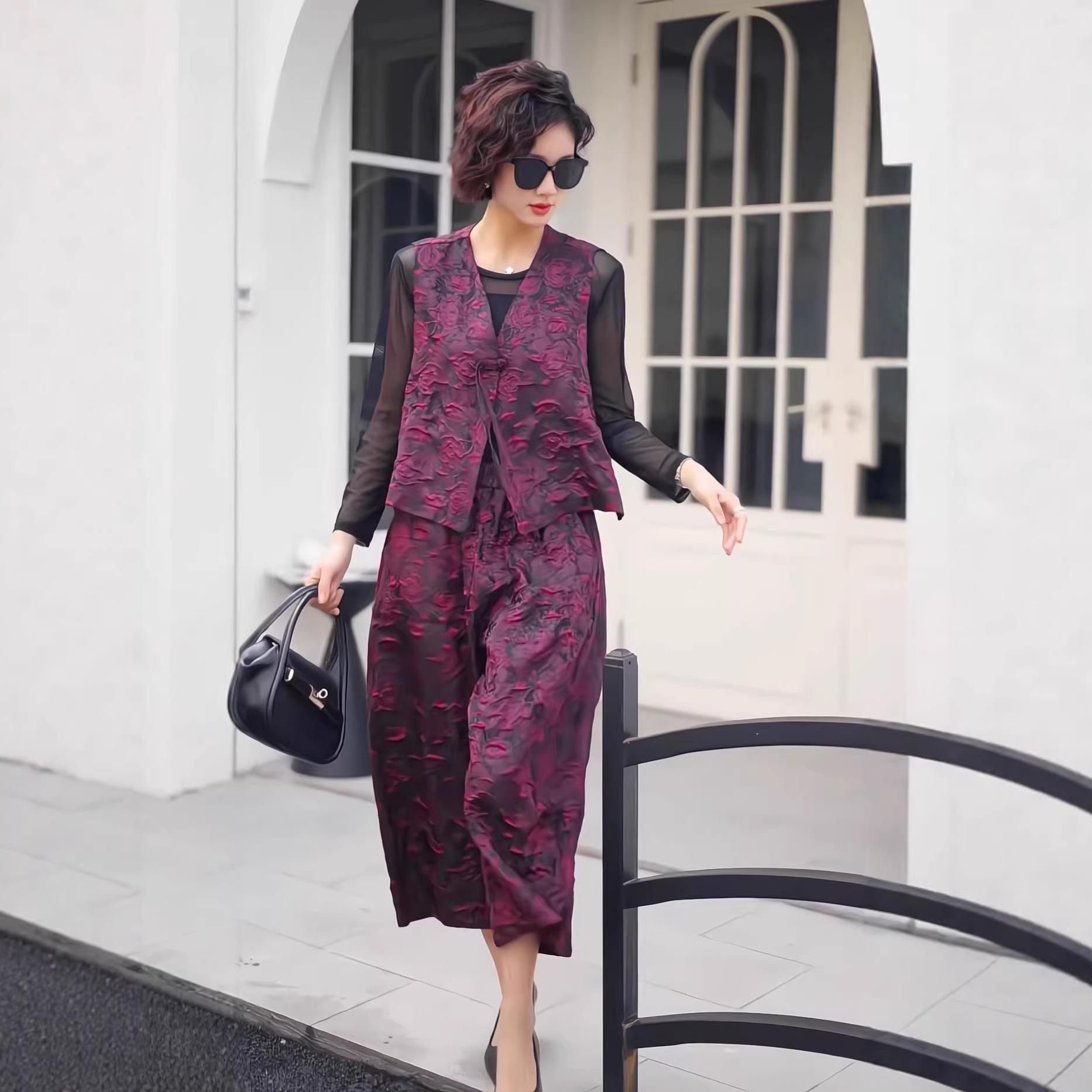 

Plus Size Chinese-Style Tencel Jacquard Set: Wide-Leg Pants & Frog Button Slimming Top One Size, Fits 90-165 Jin