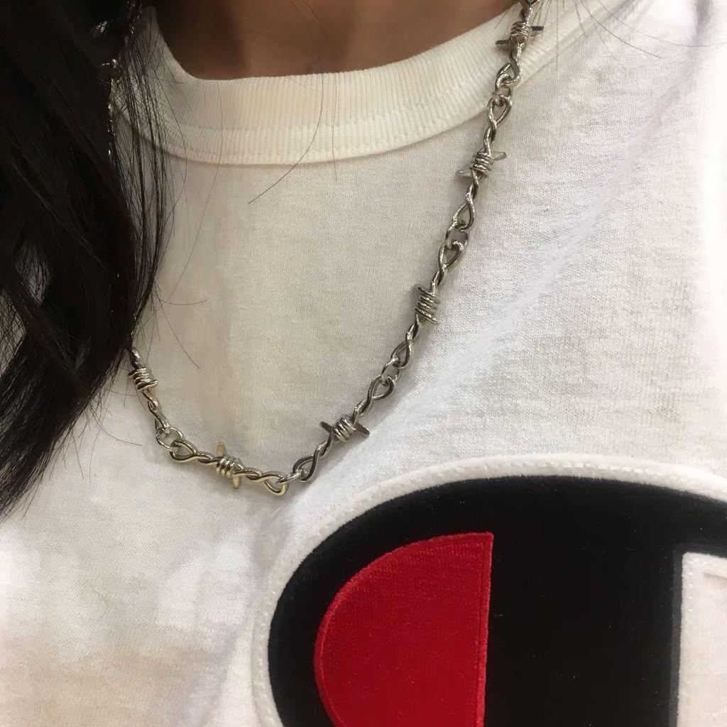 Edgy Ins Retro Thorn Necklace Eye-catching Metal Design Perfect For Hip Hop Street Style And Fashion Enthusiasts