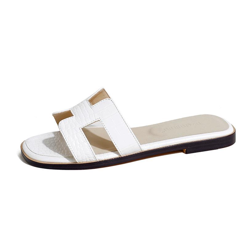 

Slippers women s outer wear 2025 new summer fashion versatile flat bottom one-word beach travel sandals large size snake pattern 40 белый