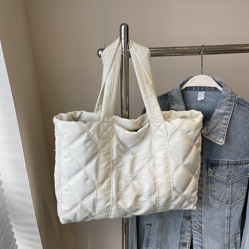 Simple and Versatile Diamond-shaped Bag, Trendy Women's Bag, Fashionable and Casual Hand-held Crossbody Bag, Large-capacity Tote Bag