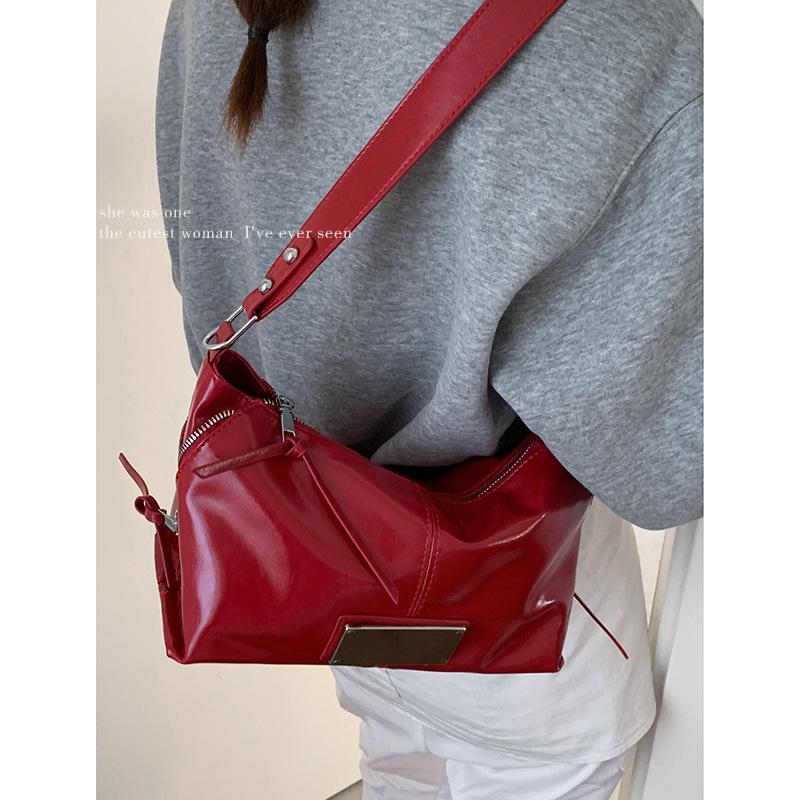 Retro Red Underarm Bag Women's 2025 New Fashion Commuter Bag Versatile Large-capacity Messenger Bag One Piece Delivery
