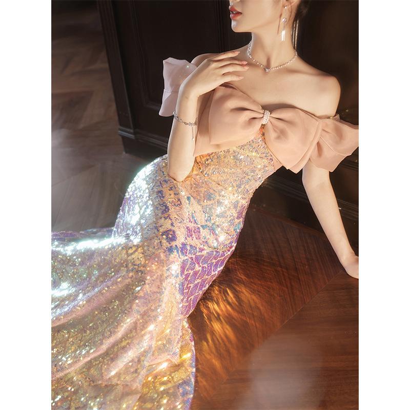 Ein-Wort-Schulter-Abendkleid Bankett 1011 neu leichter Luxus Nische Rosa Lang Laufsteg Berühmtheit Geburtstag Jahrestreffen Kleid