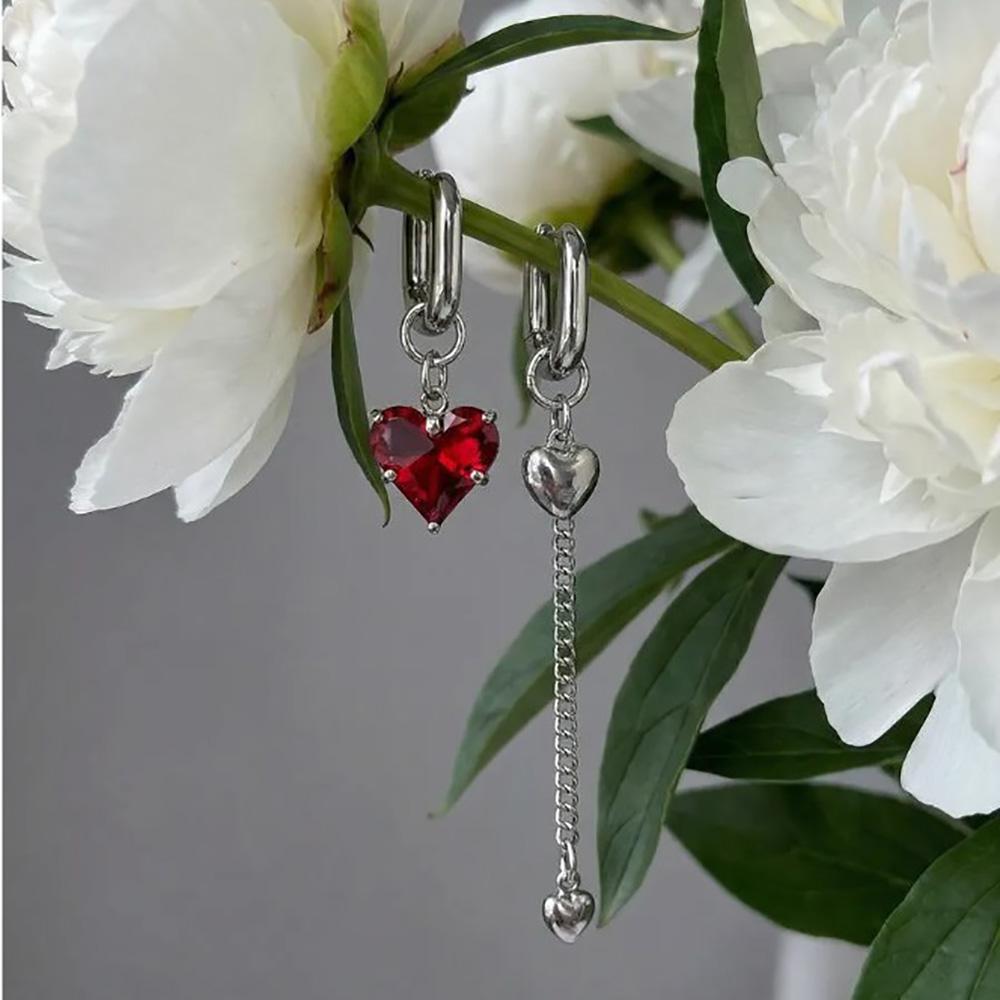 Nuovi Orecchini Pendenti Punk a Forma di Cuore di Pesca con Zirconi per Donna Asimmetrici Semplici alla Moda Geometrici Cerchiari Fibbia per Orecchio Gioielli Regalo 2026