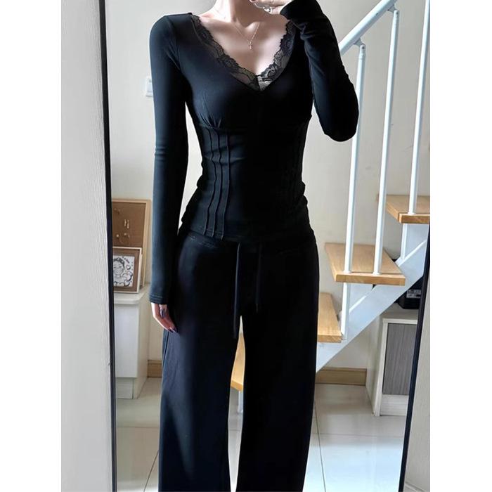 

Элегантная женская весенняя рубашка с кружевной вставкой, V-образным вырезом и длинными рукавами Medium чёрный