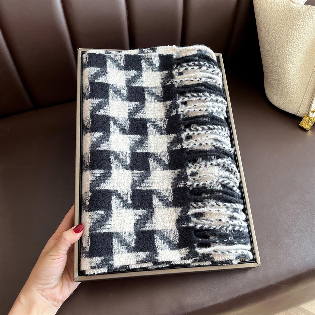 New Winter Shawl Scarves Wrap  Design Cashmere Scarf Women Warm Fashion Pashmina Femal Poncho Neckerchief Echarpe Bandana