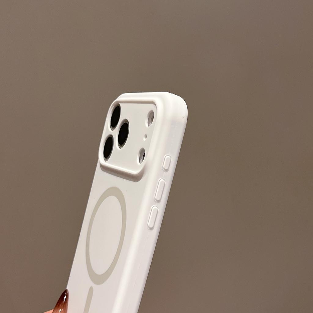 New Magnetic Liquid Silicone Case for Apple IPhone 17 Pro Max, Full-coverage Skin-feel Protective Case for IPhone 16