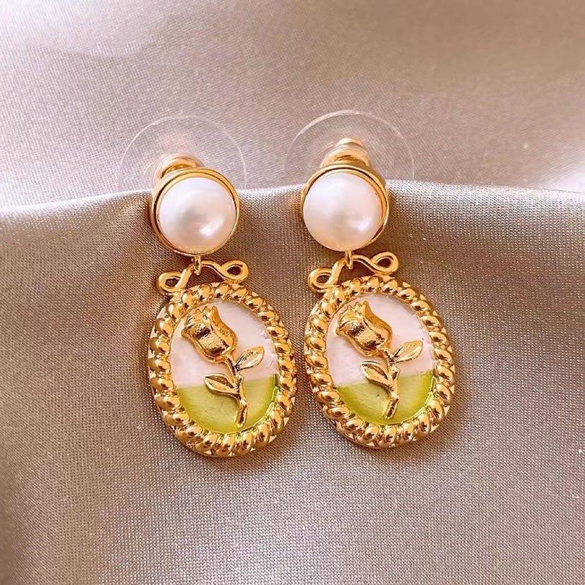 Real gold electroplated French pearl flower stud earrings court style retro niche earrings light luxury premium earrings women