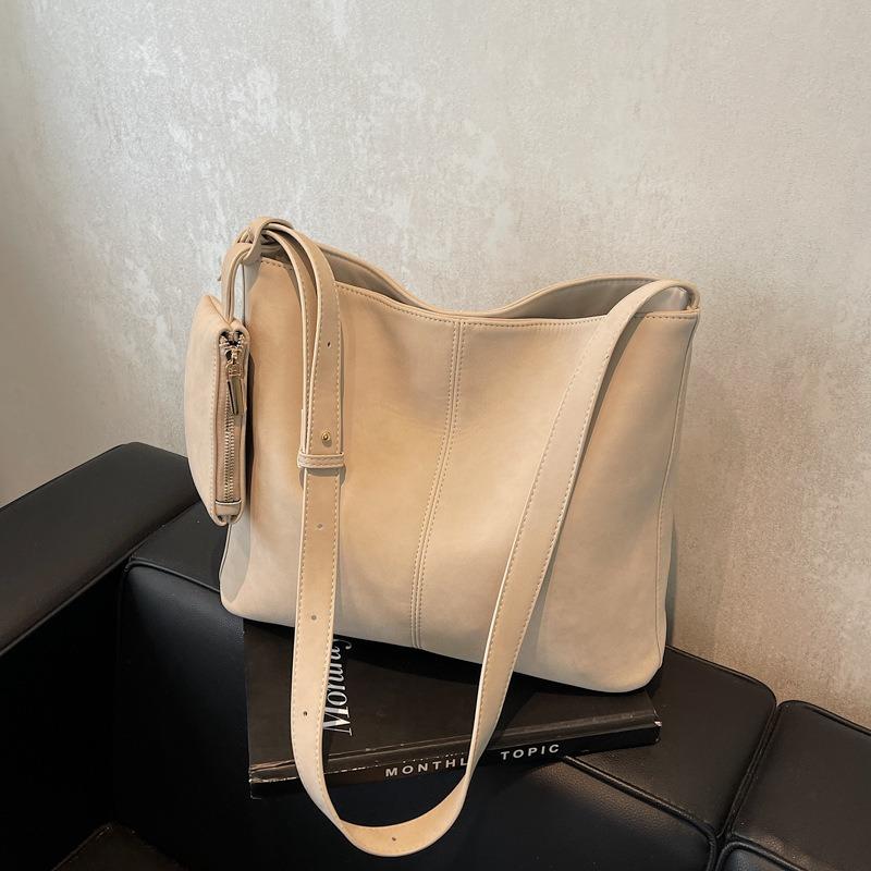 Bag women's new niche women's messenger bag bucket bag fashionable versatile large-capacity shoulder armpit bag