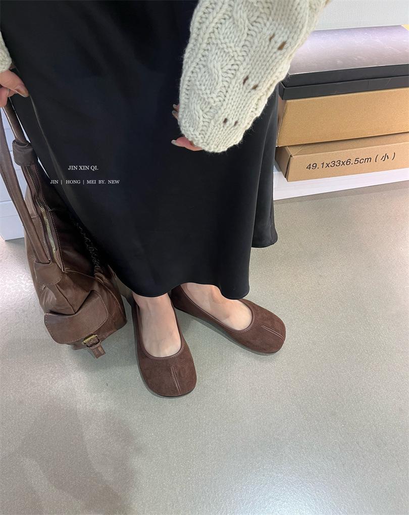 

Round head retro brick red with skirt Mary Jane single shoes women s Mori soft flat bottom suede leopard print large size grandma shoes 39 коричневий