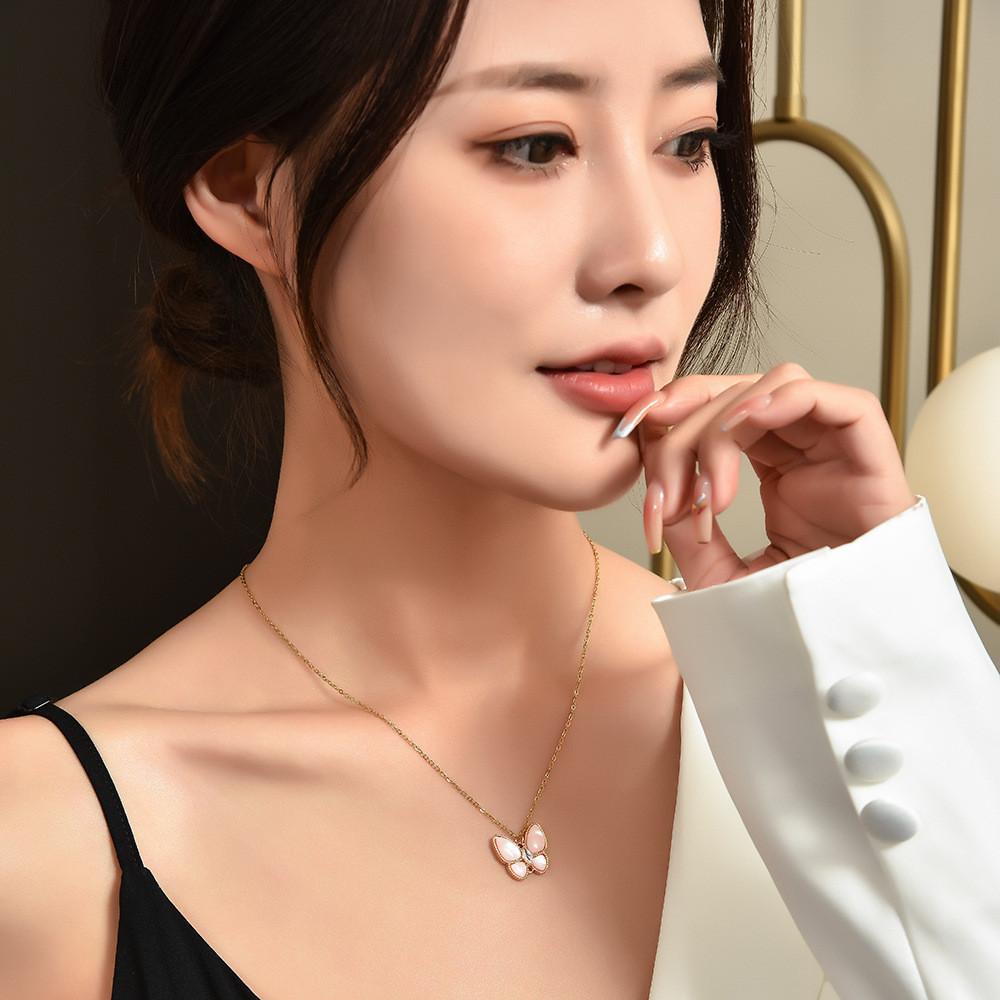 Chic Butterfly Lock Chain Necklace In 18k Gold For Women Stunning Fashion Accessory