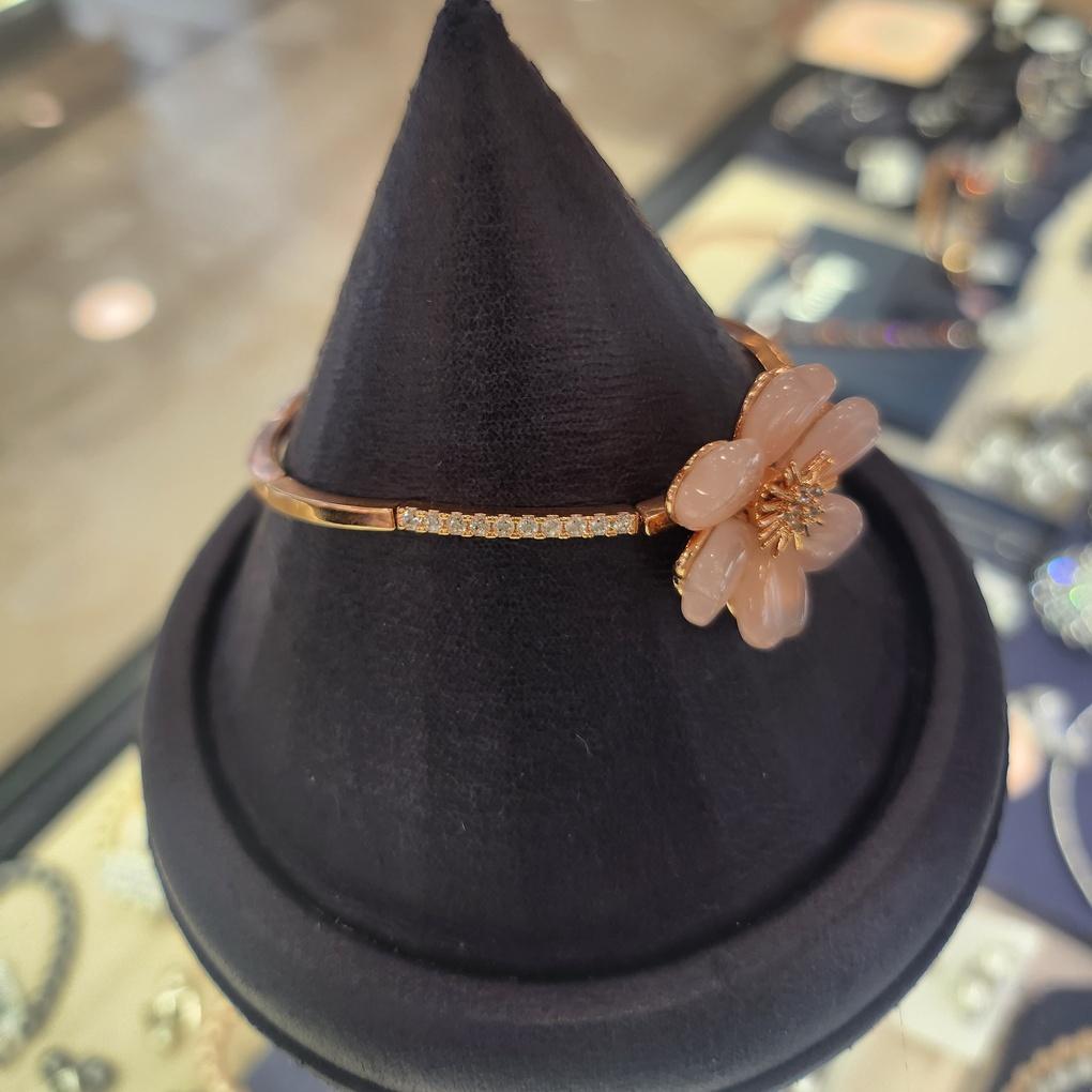 Atria Rose Quartz Flower B Raw Stone Flower Bracelet AROBAET0001PKF