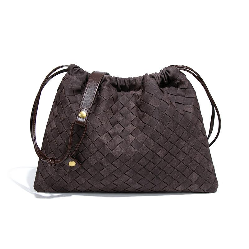 Borsa da donna opaca intrecciata con borsa a nuvola con coulisse, borsa a spalla singola a tracolla alla moda e di nicchia